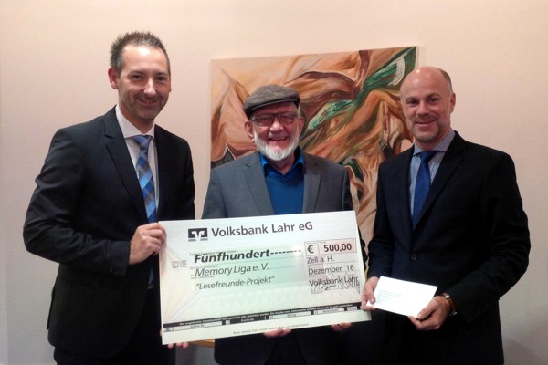 Volksbank übergibt Spende
