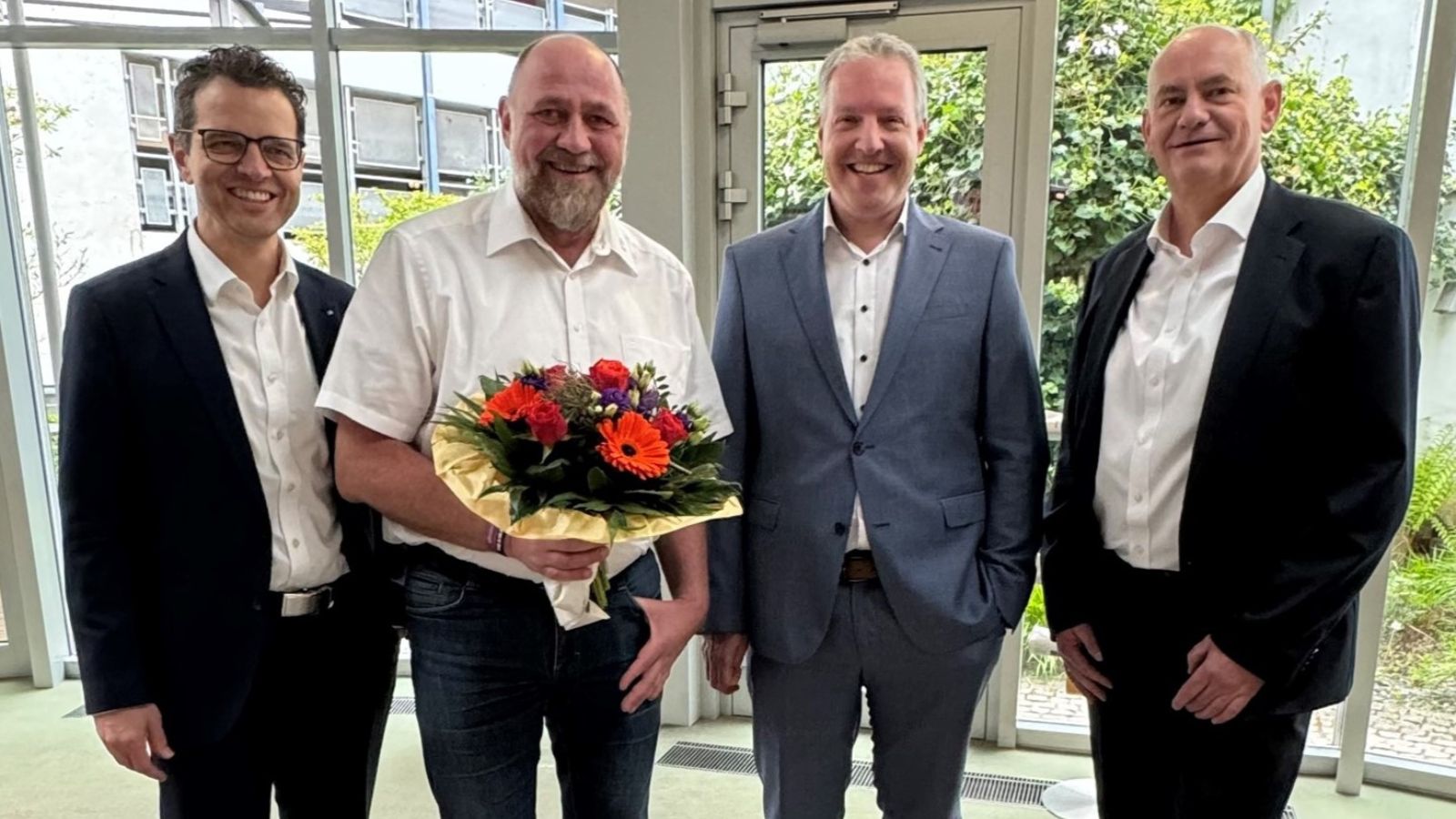 Jubiläum: Hans Joachim Haas ist seit 25 Jahren bei der Volksbank Lahr