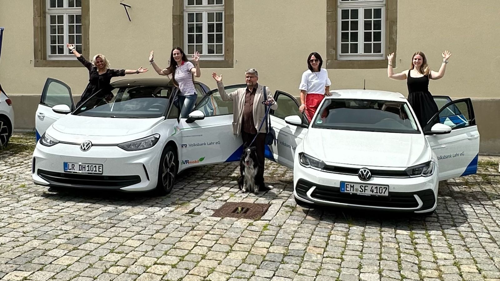 Zwei Fahrzeuge an soziale Einrichtungen übergeben