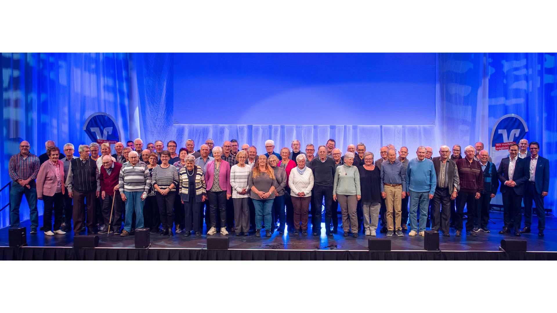 3. Mitgliederversammlung der Volksbank Lahr im Europa-Park Rust - 73 Jubilare geehrt, die Stadt Gengenbach ist schon 90 Jahre Mitglied
