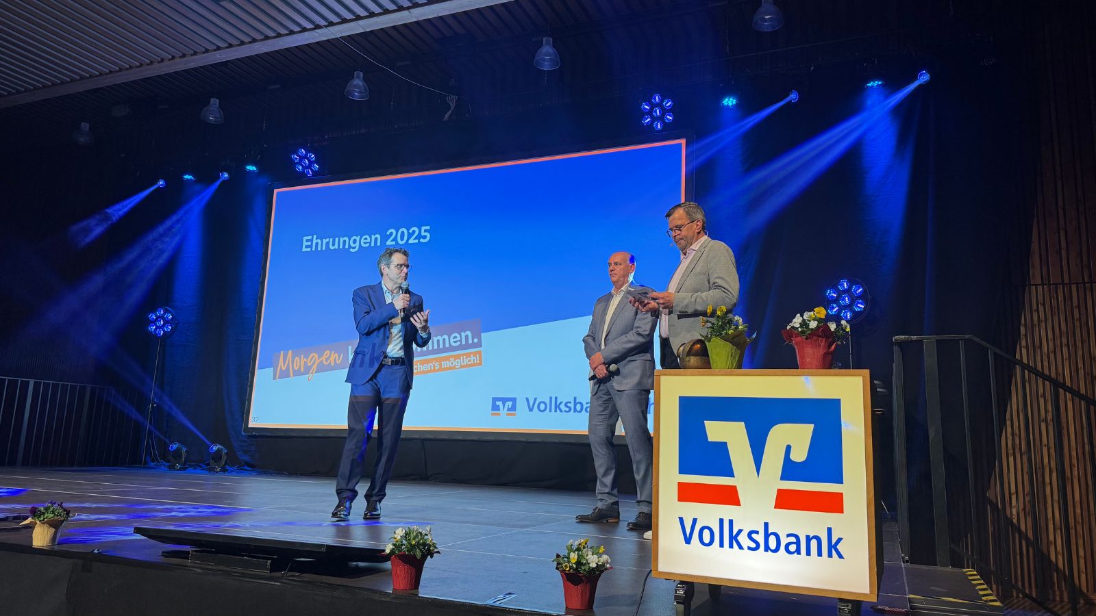 Gute Stimmung, Information, Ehrungen und magische Momente - Mitgliederversammlung der Volksbank Lahr ehrt langjährige Mitglieder 